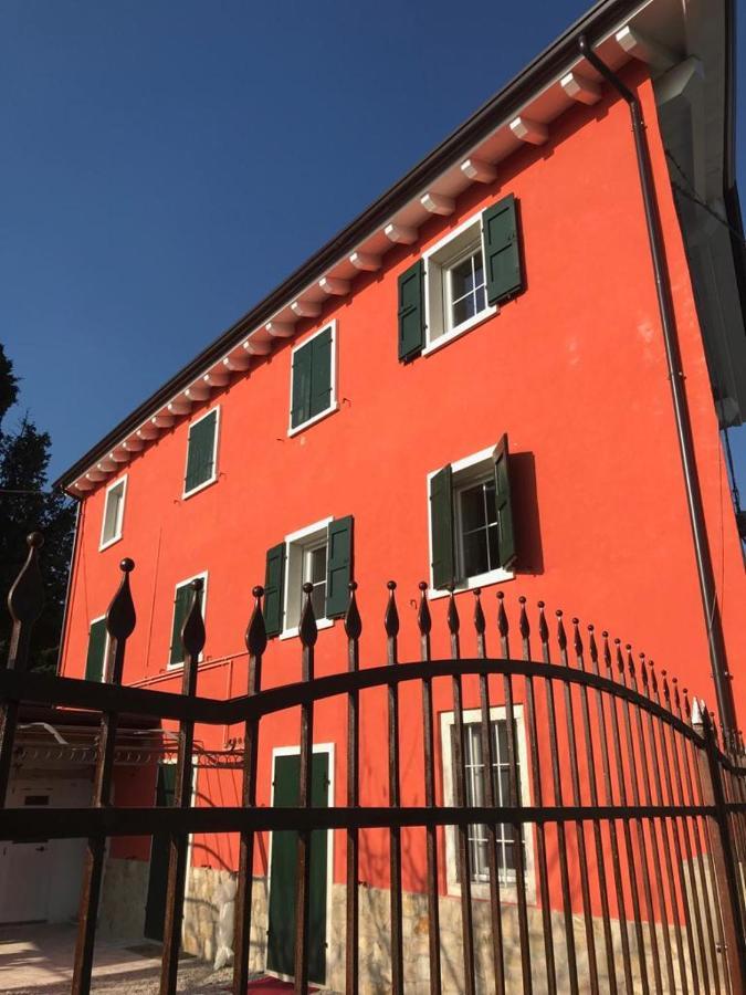Redhouse Pesina Villa กอสเตร์มาโน ภายนอก รูปภาพ