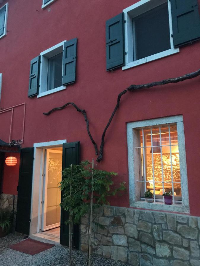 Redhouse Pesina Villa กอสเตร์มาโน ภายนอก รูปภาพ