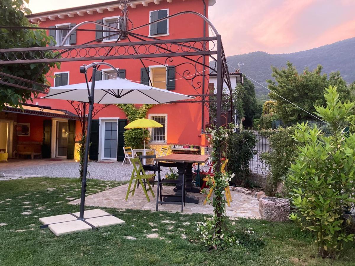 Redhouse Pesina Villa กอสเตร์มาโน ภายนอก รูปภาพ