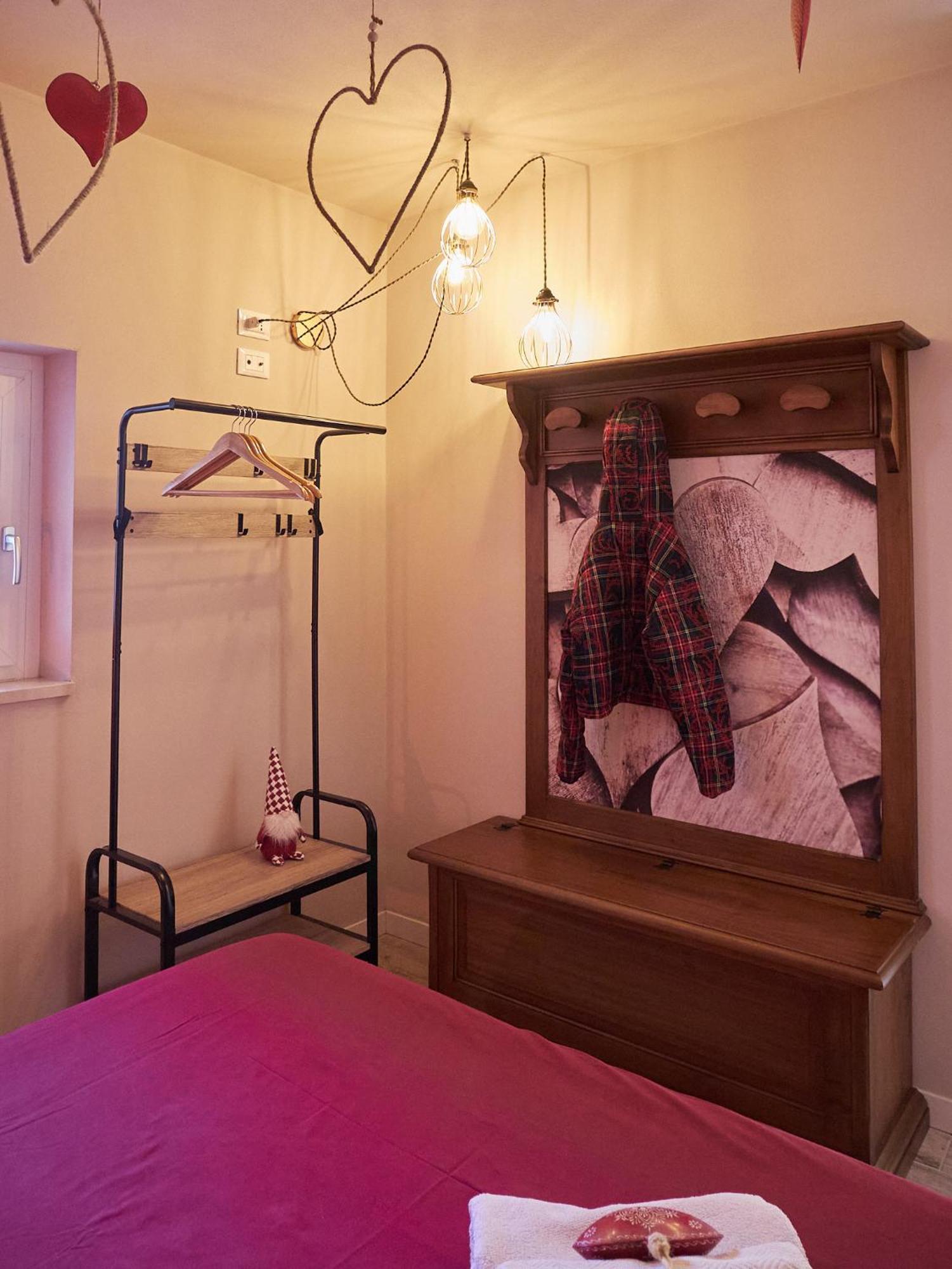 Redhouse Pesina Villa กอสเตร์มาโน ภายนอก รูปภาพ