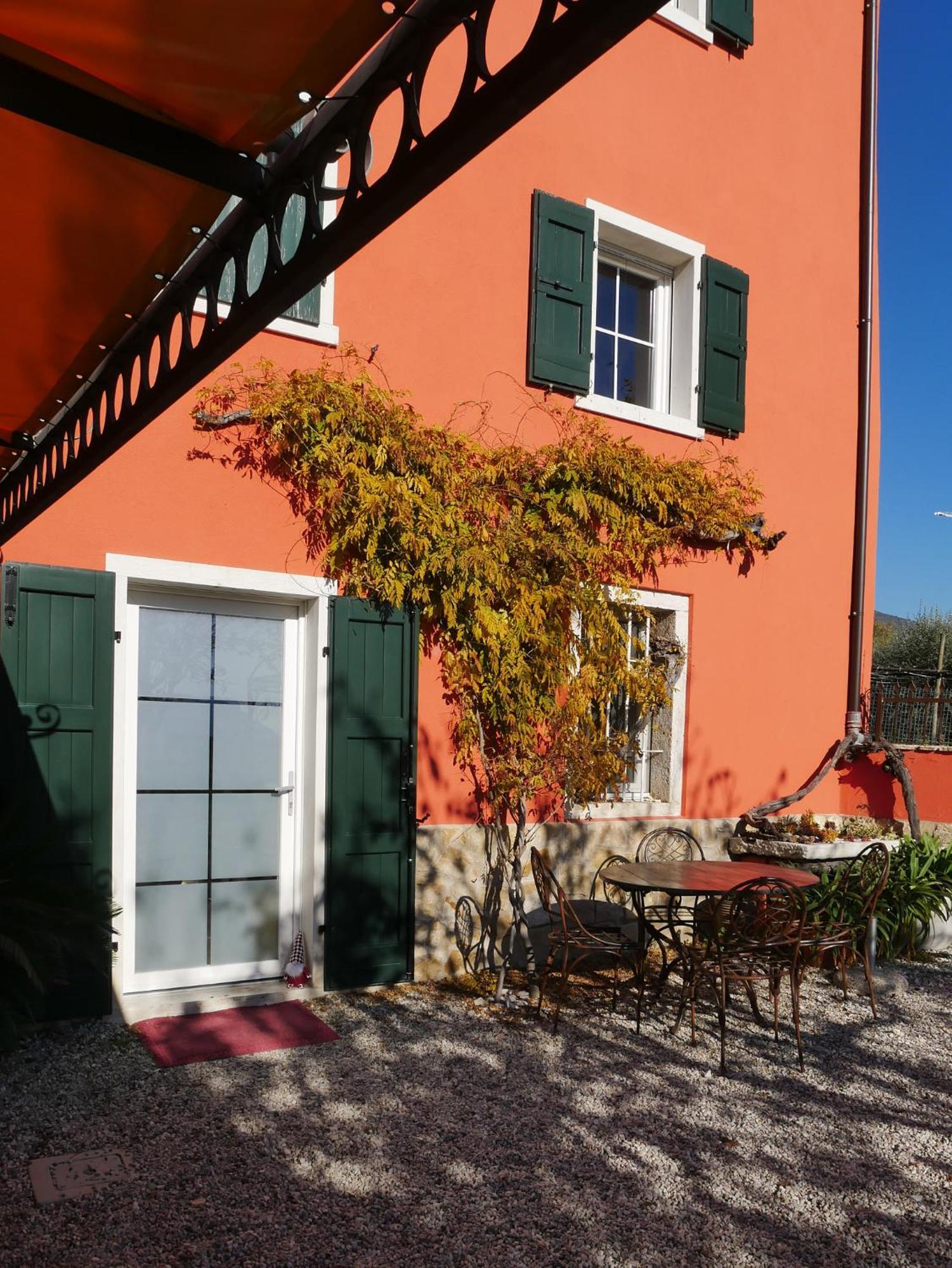 Redhouse Pesina Villa กอสเตร์มาโน ภายนอก รูปภาพ